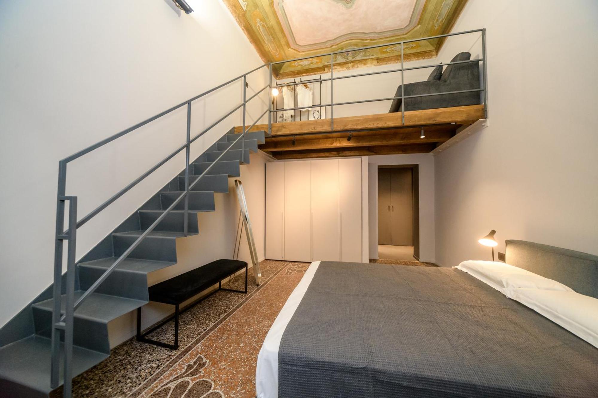 Apartment Eleven Luxury - Dimora Affrescata Del '500 A Pochi Passi Dall'acquario